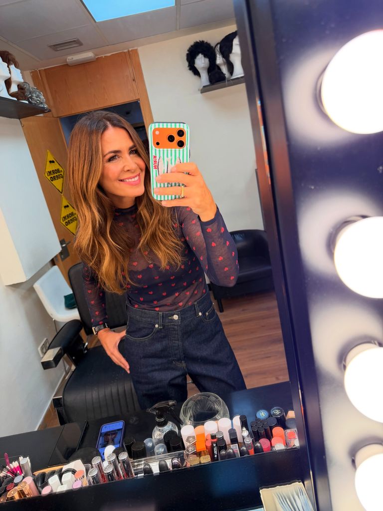 Nuria Roca tiene el top semitransparente de corazones que ficharíamos en las rebajas de Zara para llevar con vaqueros altos