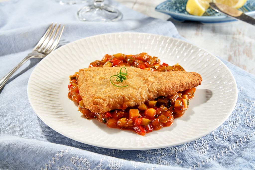 Guiso de pescado Heura con espárragos y guisantes
