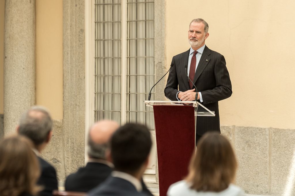 El rey Felipe VI entrega el X Premio Enrique V. Iglesias al Desarrollo del Espacio Empresarial Iberoamericano a la familia Luksic por su trayectoria empresarial, en el Palacio Real de El Pardo, el 18 de mayo de 2026 en Madrid, España. El galardón reconoce la labor de personalidades que realizan una contribución extraordinaria a la evolución y el desarrollo de los países iberoamericanos.