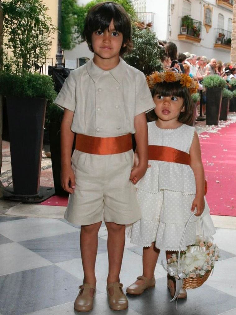 Niccolo Iglesias con su hermana en una boda en 2008