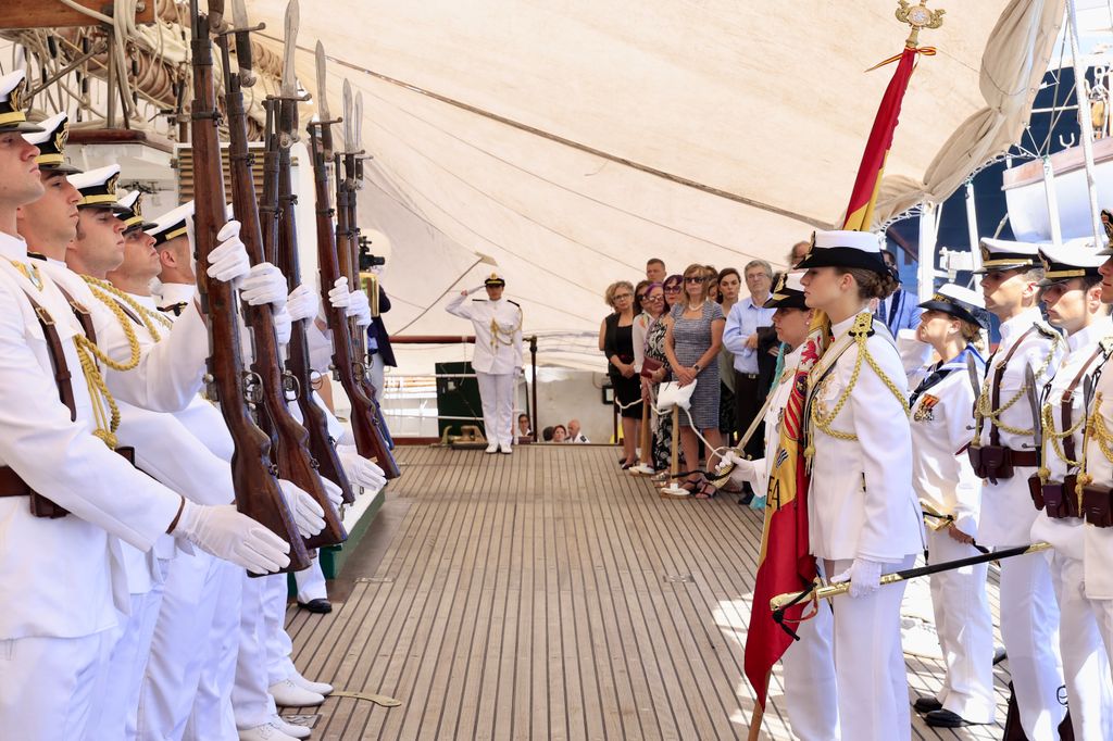 La princesa Leonor en Montevideo con el buque Juan Sebastian Elcano