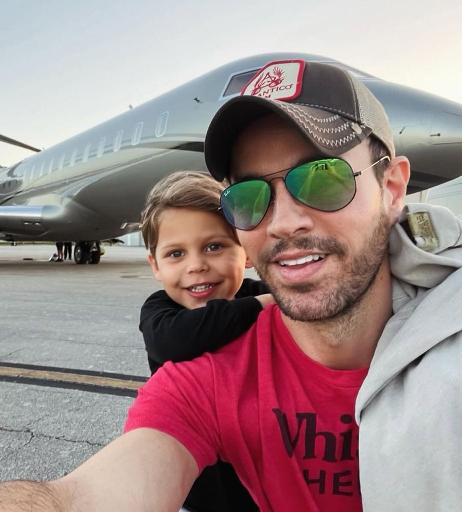 Enrique Iglesias con su hijo Nicholas