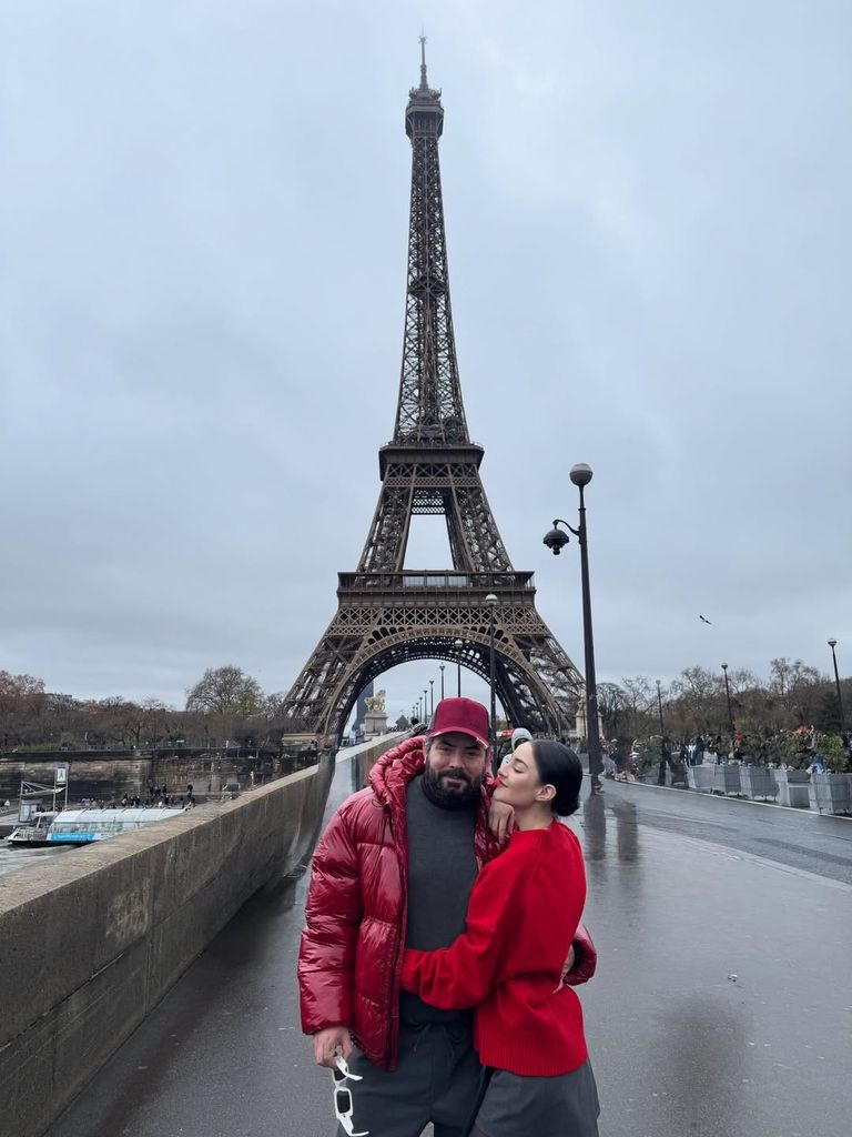 José Eduardo Derbez y Paola Dalay en París.