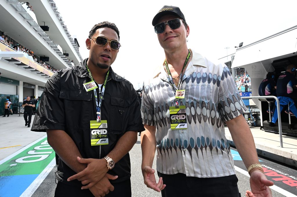 El rapero puertorriqueño Myke Towers y el DJ neerlandés Tiësto 