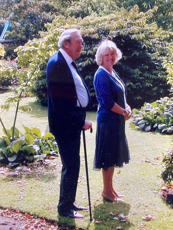 Reina Camilla y su padre 