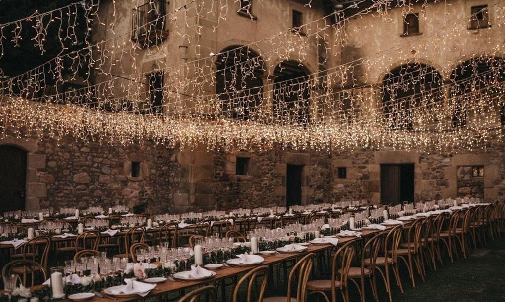 Iluminación de bodas cascadas de luces verano