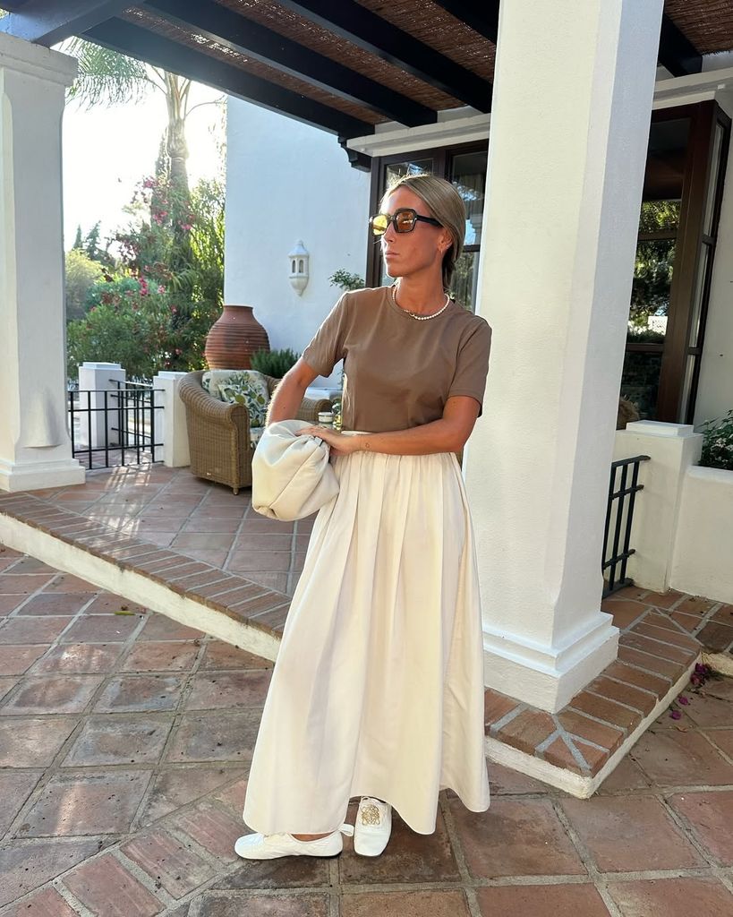 Looks falda blanca Grace Kelly mayo 2026