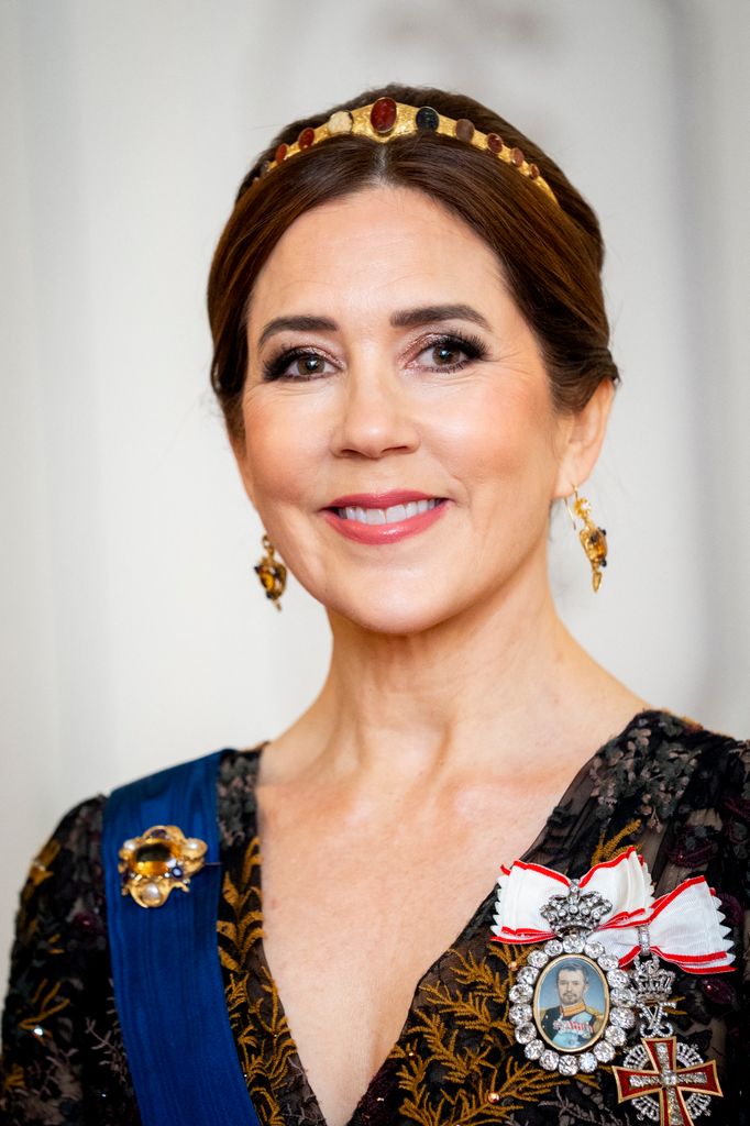 Mary de Dinamarca con la tiara de camafeos.