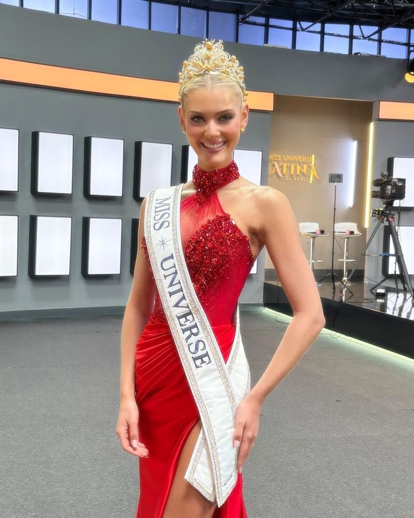 Victoria Kjær, Miss Universe 2024, acudió como madrina del show de Telemundo