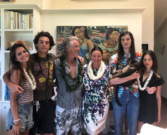 Pierce Brosnan con su mujer y sus hijos