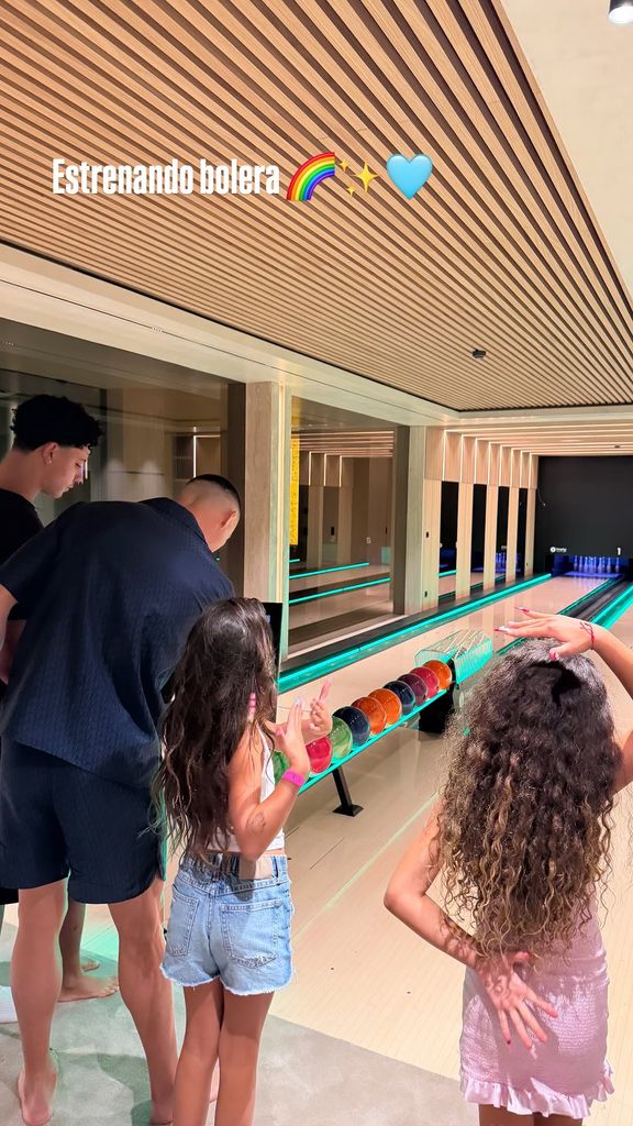 Cristiano y Georgina consintieron a su familia con un boliche en casa.