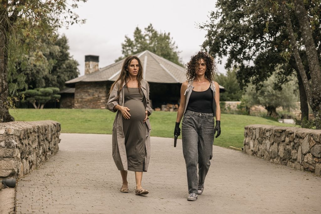 Kate del Castillo y Daniela Schmidt en 'Instintos'