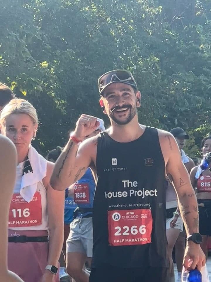 Camilo corrió el medio maratón con el número 2266.