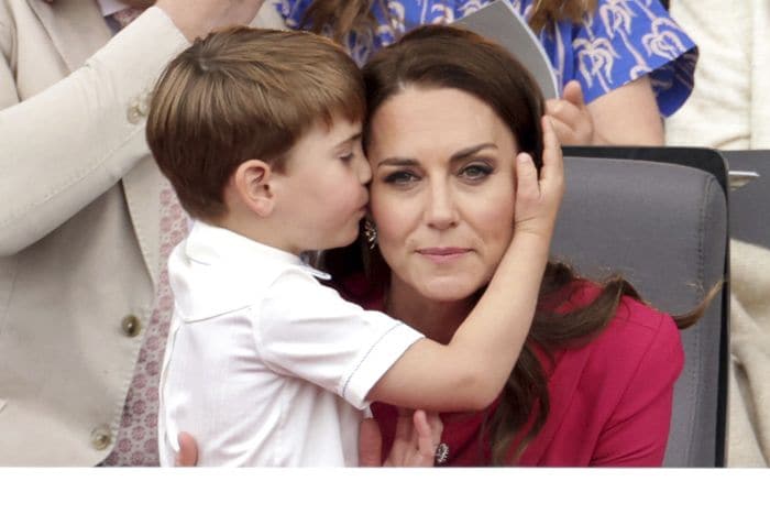 ¿Por qué los Cambridge han sido los protagonistas absolutos del Jubileo de Platino y cómo afecta esto al príncipe Carlos?