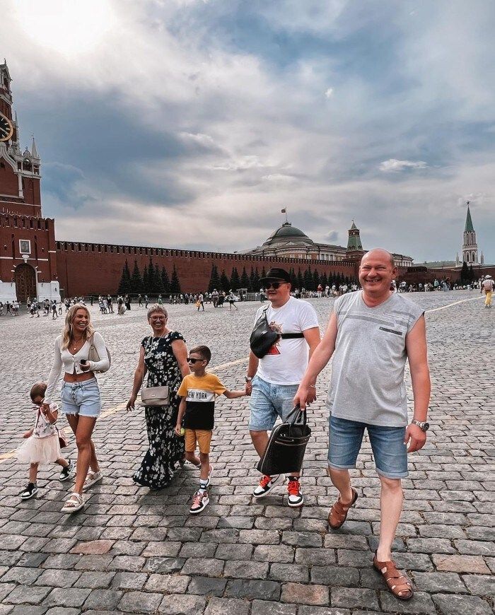 Irina Baeva y su familia
