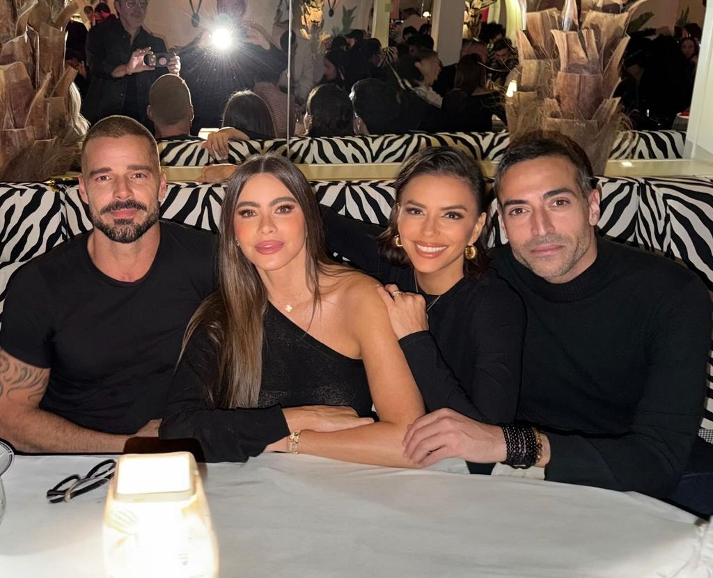 En su video, Ricky Martin incluyó una foto junto a Eva Longoria y Sofía Vergara.
