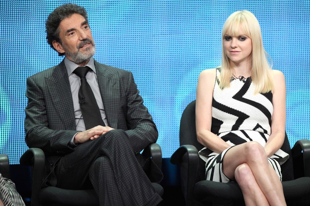 Chuck Lorre y Anna Faris durante la promoción de 'Mom' en 2013
