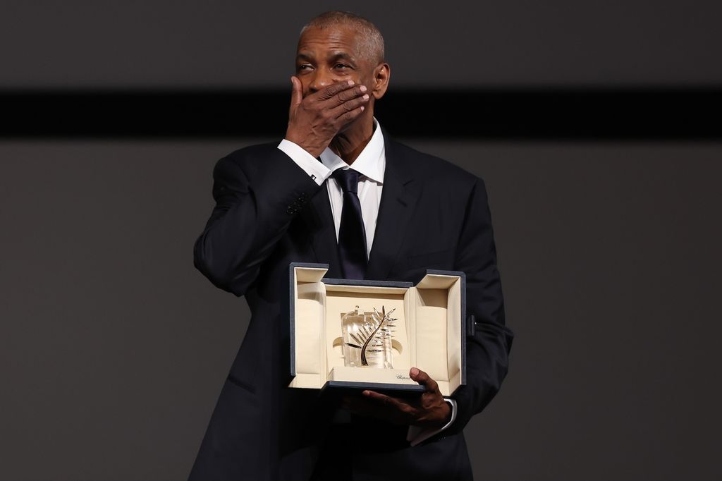 Denzel Washington se mostró emocionado por recibir la Palma de Oro Honorífica en Cannes.