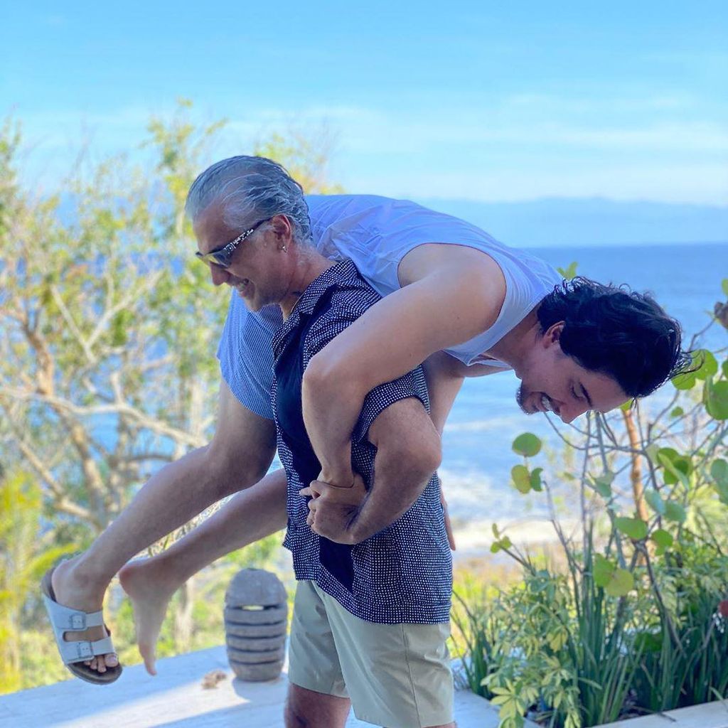 Alejandro Fernández y su hijo Alex