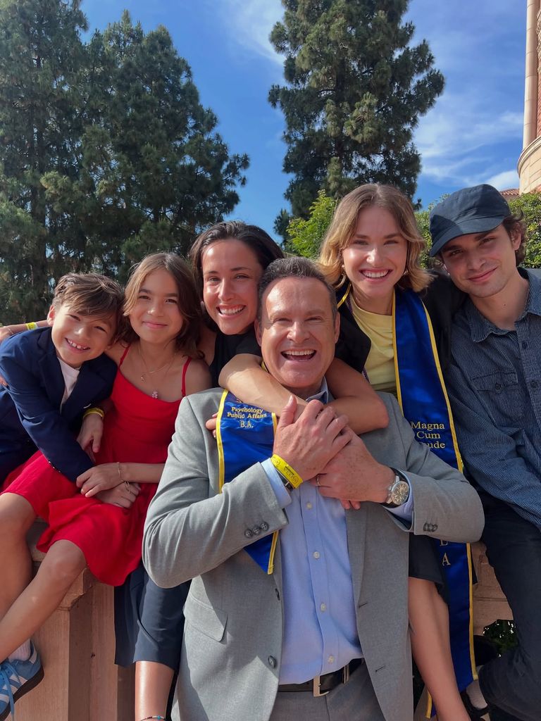 Alan Tacher con sus hijos: Liam, Michelle, Hannah, Nicole y Alex.