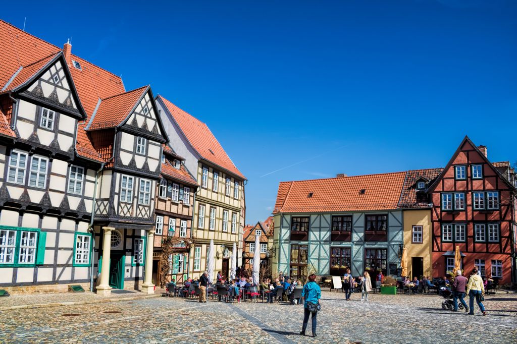 Quedlinburg, la ciudad medieval de Alemania con más casas de cuento repletas de entramados de madera.