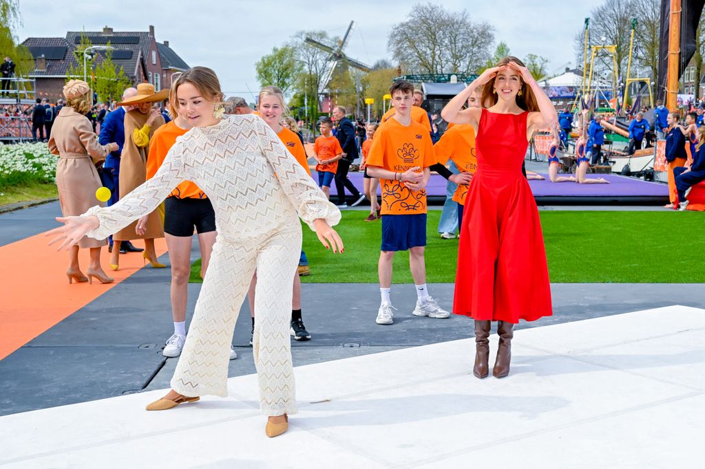 Alexia y Ariane de Holanda han participado en los juegos típicos de la zona de Frisia