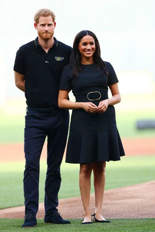 Meghan Markle con little black dress
