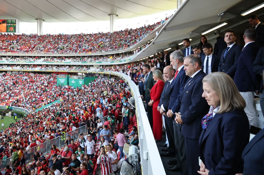 La afición se mostró emocionada al ver al rey Felipe VI en las gradas
