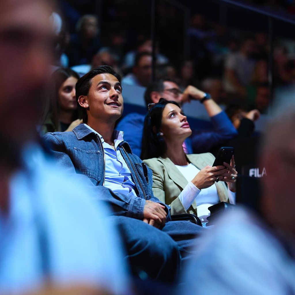 Paulo Dybala y Oriana Sabatini en el  Milano Premier Padel P1.