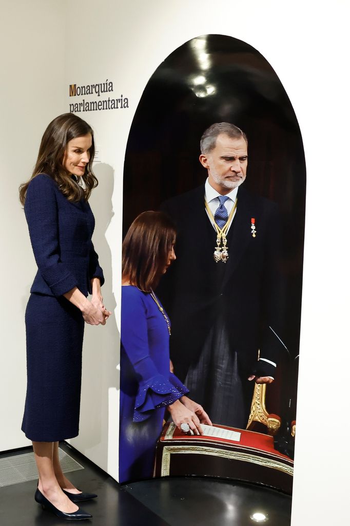 La sonrisa de la Reina frente a la imagen de la princesa Leonor
