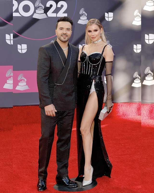 Luis Fonsi y Águeda López en los Grammy Latinos