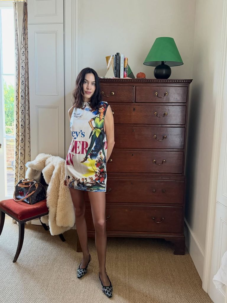 Alexa Chung celebrando la Navidad en Londres.