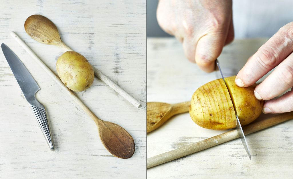 Puedes usar dos cucharas de madera para ayudarte a hacer los cortes a las patatas.
