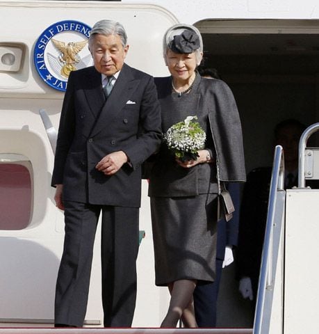 Los emperadores Akihito y Michiko regresaban de un viaje a la India