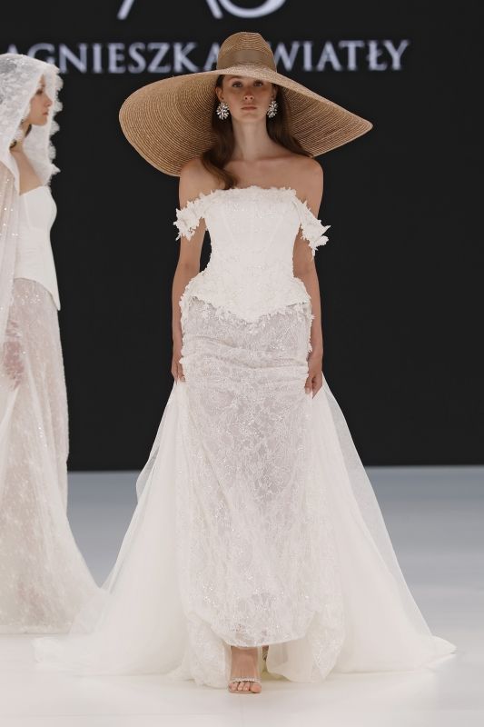 Tendencias novias 2026 cintura a la vasca