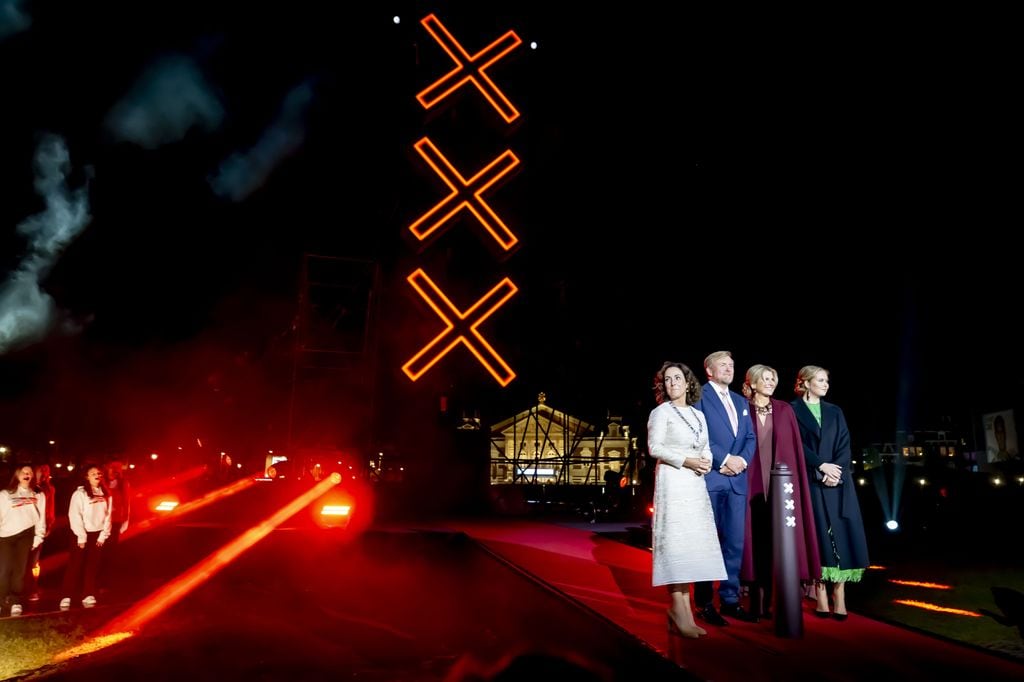 Los reyes Guillermo y Máxima, con la princesa Amalia, celebrando el 750 aniversario de Ámsterdam