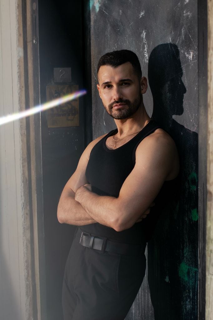 Con su carrera, Carlo ha seguido un legado familiar, pues su madre y abuelo fueron actores.