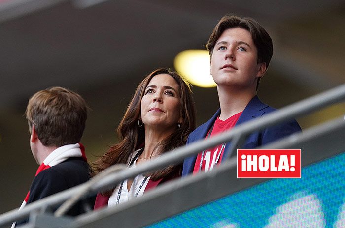Christian de Dinamarca con su madre