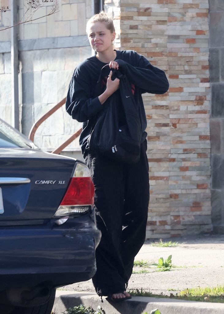  Shiloh Jolie, hija de Angelina Jolie y Brad Pitt, fue captada en Los Ángeles mientras acudía a sus clases de baile.