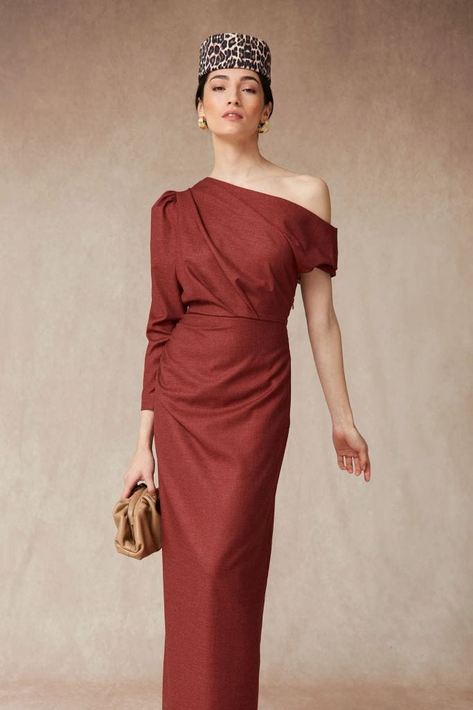 Vestido asimétrico con casquete, de Coosy