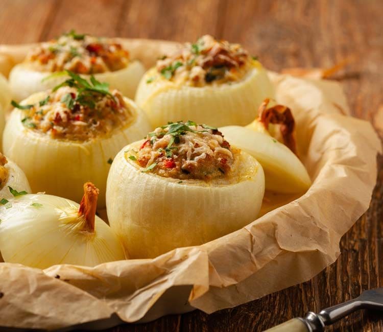 Cebollas rellenas de carne picada