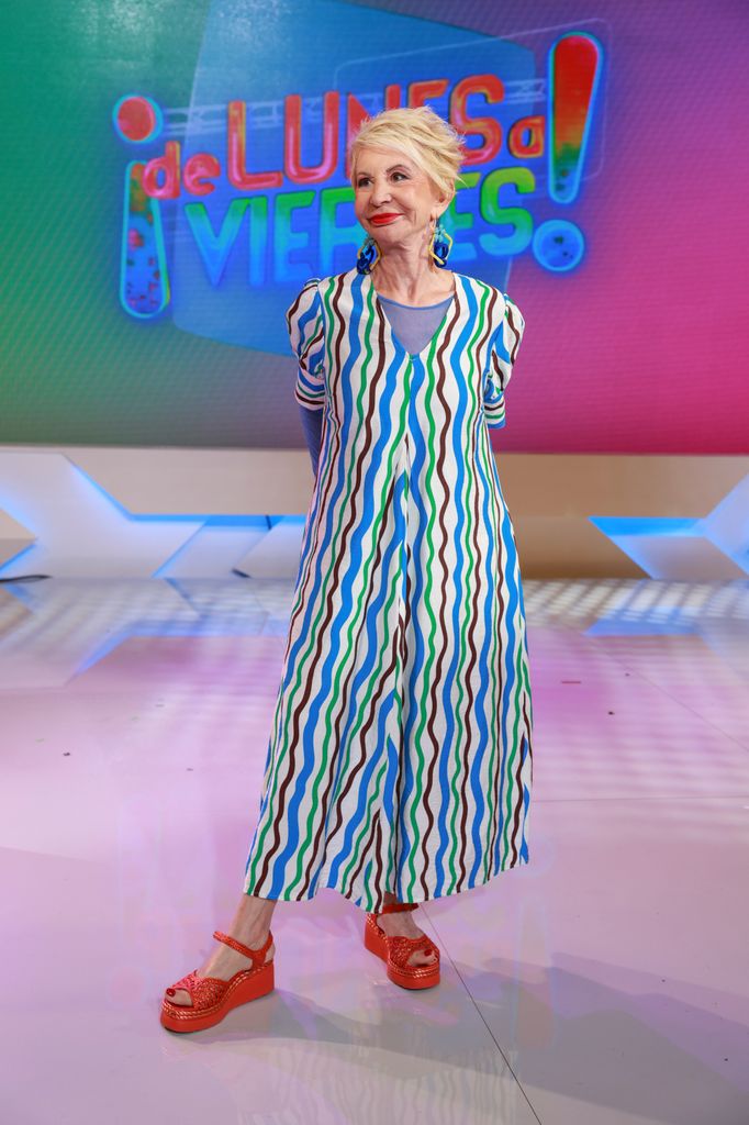 Karmele presentando el nuevo programa del verano, 'De Lunes a Viernes'