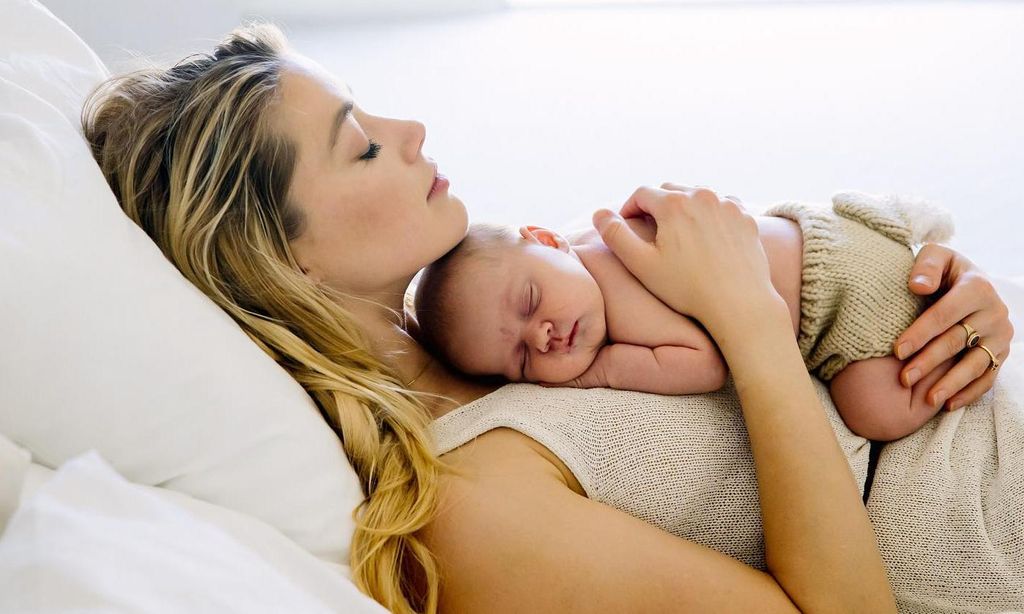 Amber Heard y Oonagh Paige