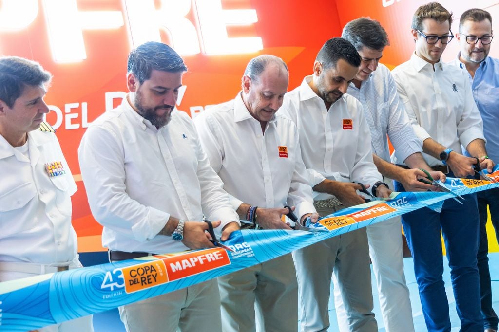 Momento del corte de la cinta con el que se inaugura la 43ª edición de la Copa del Rey MAPFRE