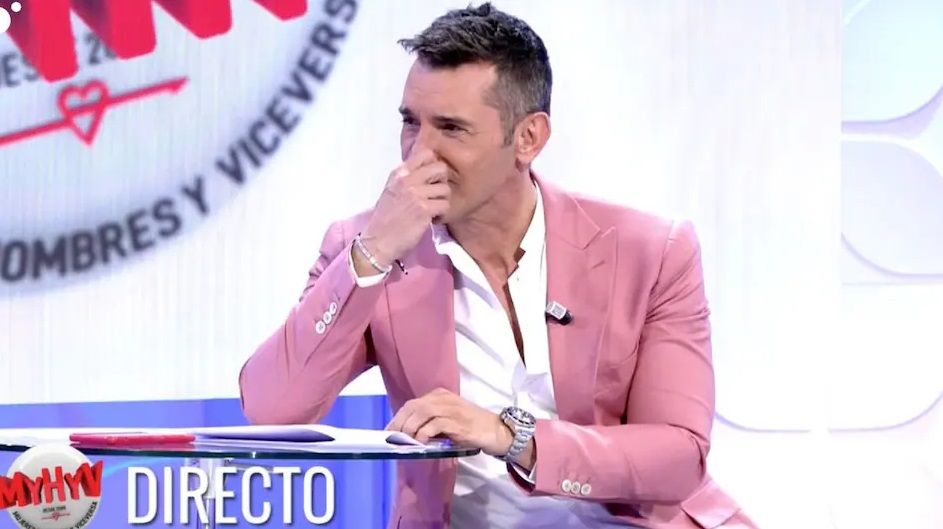 Plano medio de Jesús Vázquez en un programa Mujeres y hombres y viceversa