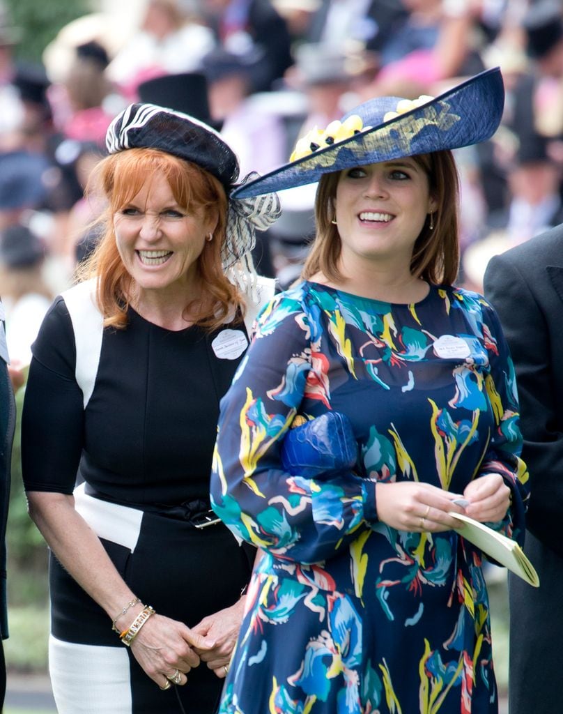Sarah Ferguson y Eugenia de York en las carreras de Ascot. 2017