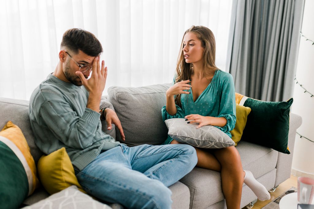 Pareja discutiendo