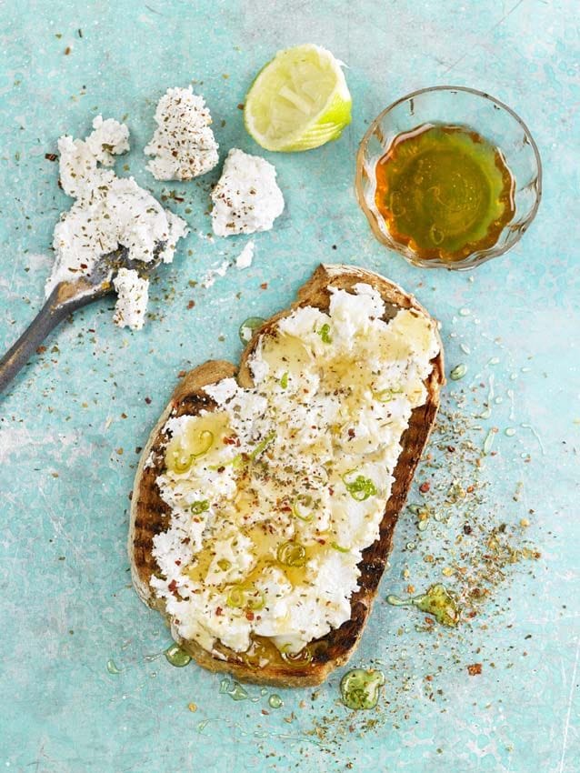 bruschetta-queso-ricotta-miel