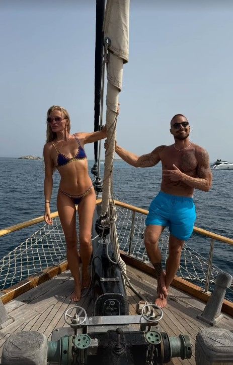 Esther Cañadas y Ricky Martin navegando en Ibiza