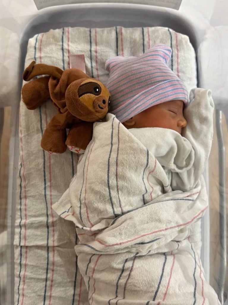 Enrique Iglesias y Anna Kournikova revelan el nacimiento de su cuarto hijo.